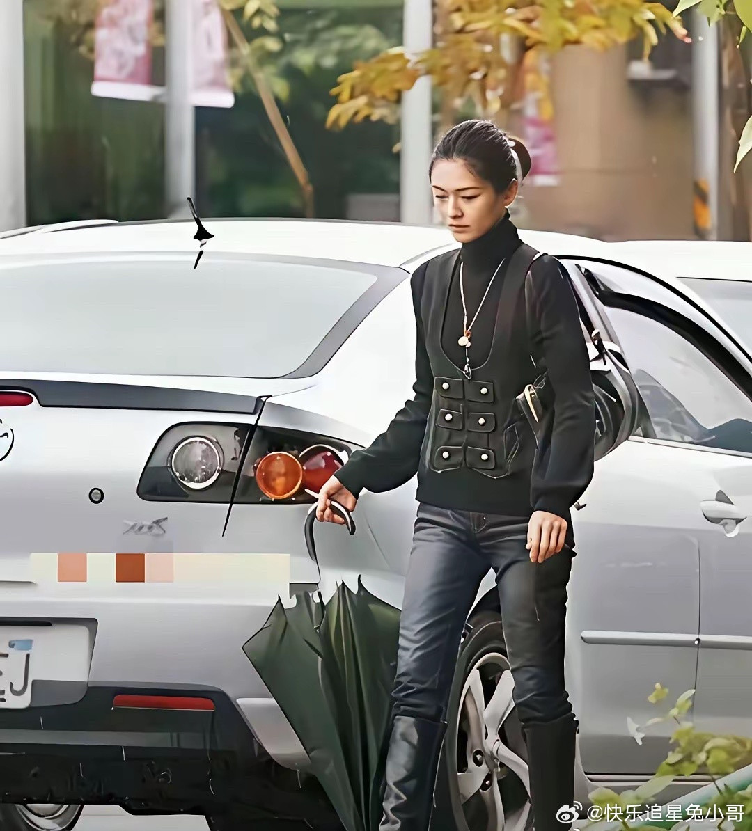 大S年轻时候是真的很好看，又高又瘦，大S的大姐看起来也比较和善，曾经一家人十分开