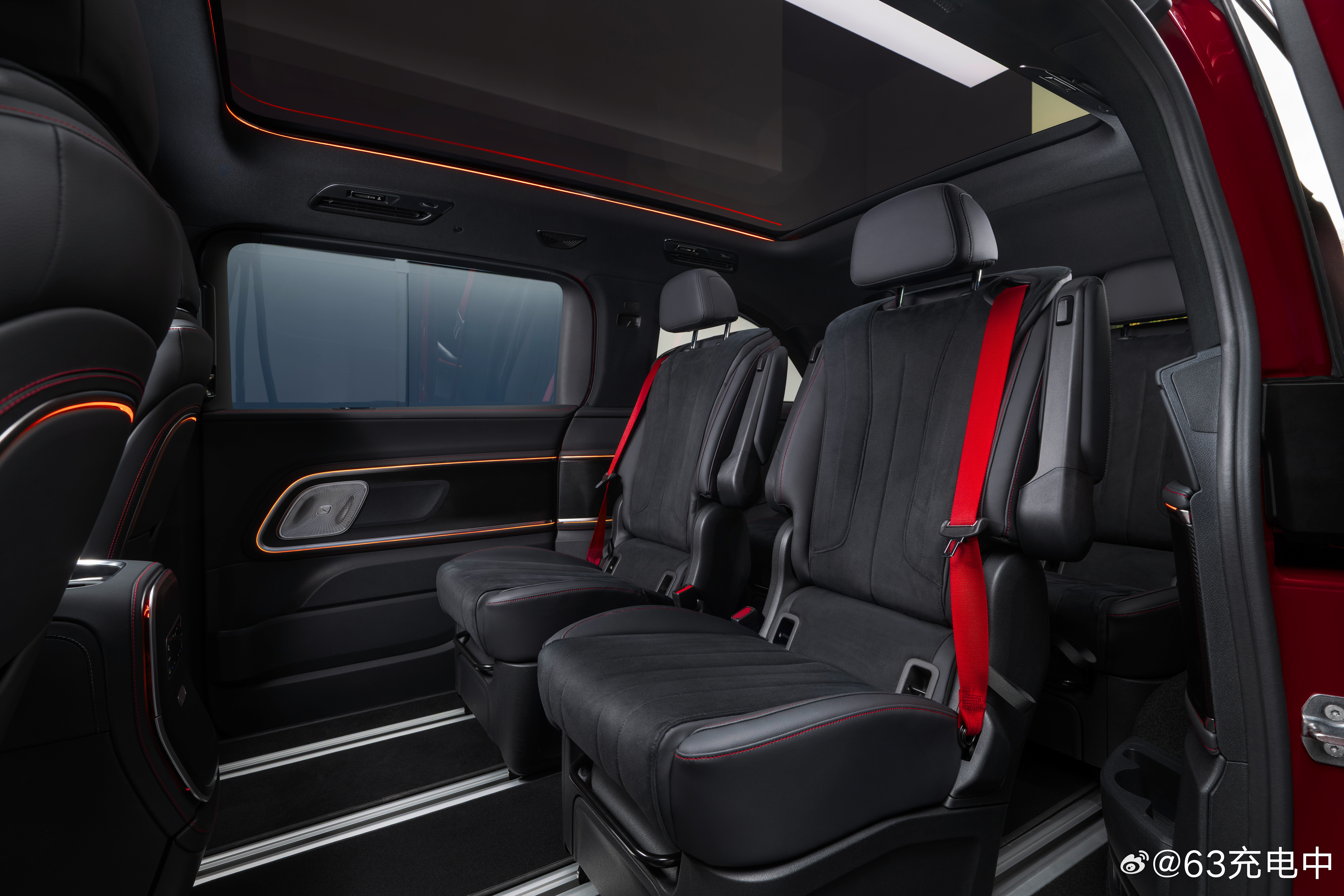 感受一下奔驰VLE丰富的座椅类型和布置方式。有些模式从国内视角来看很鸡肋，但