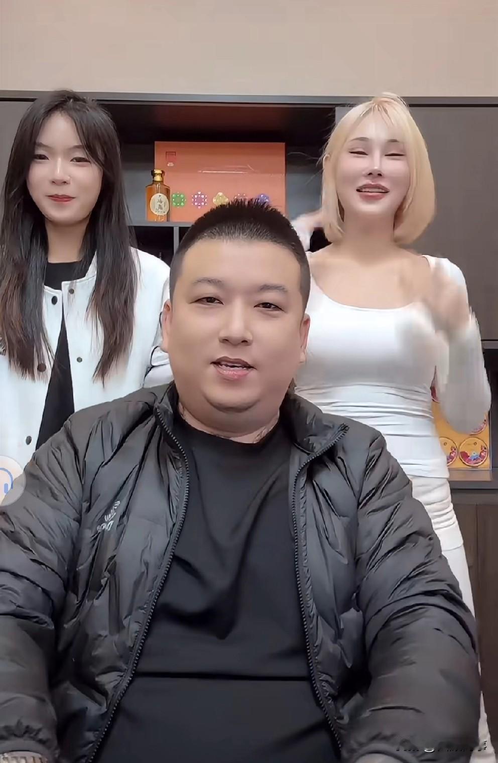 李四抱怨被身边人伤害，若公开内情“人设”全塌！李