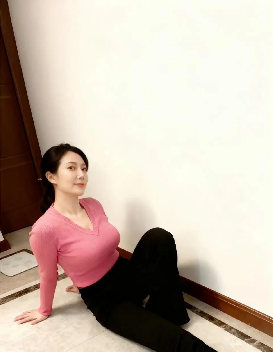 气质优雅之少妇[呲牙笑]