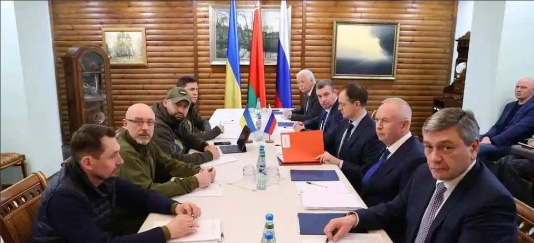 散了散了，乌克兰选择了！乌克兰宣布同意签署和平计划了！但搞笑的是俄罗斯让它不许跪