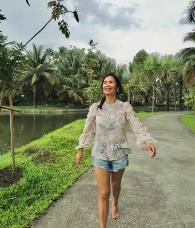 韦唯这样的状态应该是很多人羡慕的，哪怕60多岁了仍然没有大妈感。身材那么好，一身