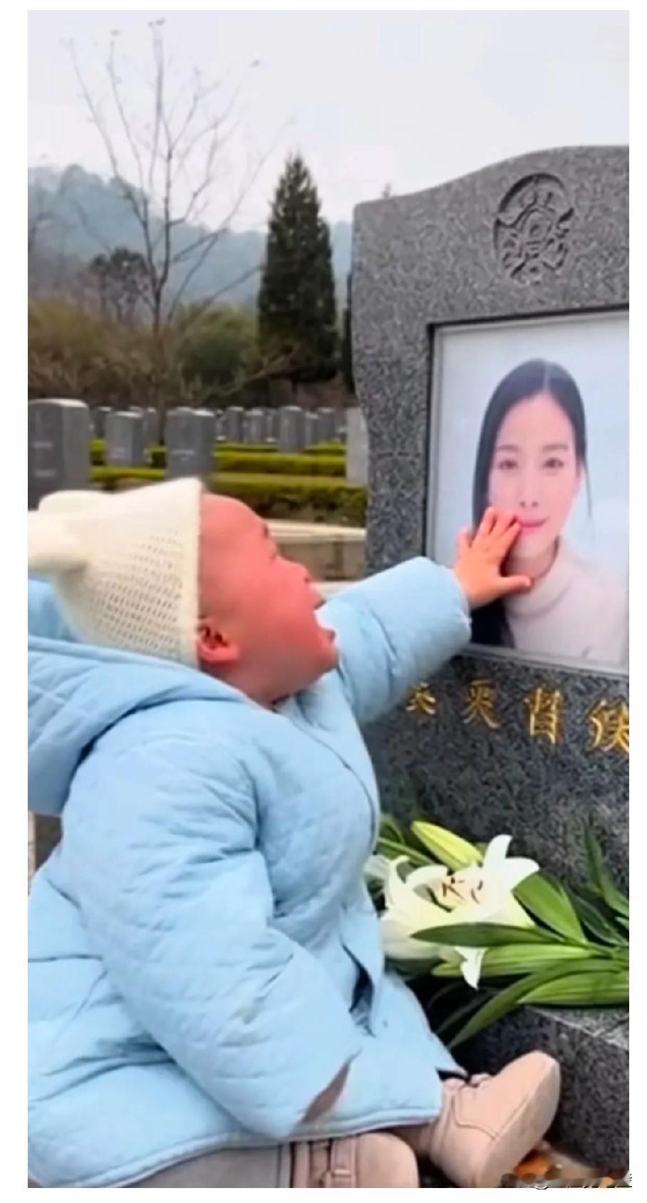 泪涌，离世八个月的妻子托梦给丈夫说：很想宝宝，有空的时候把宝宝带来，看看又长点没