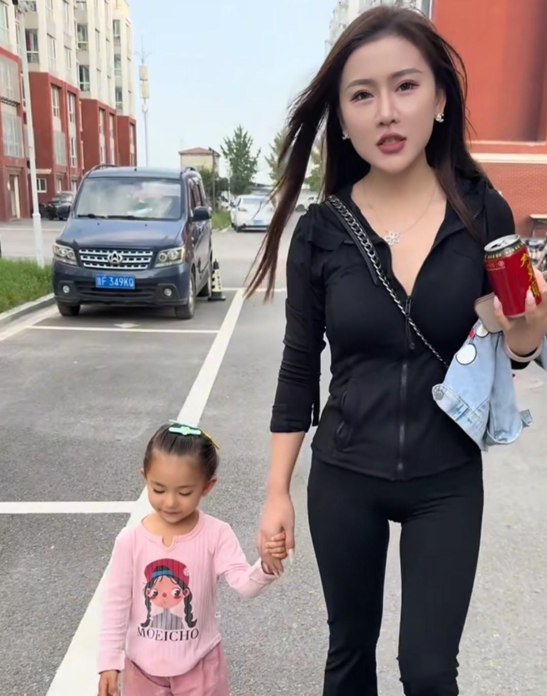 杨三狗跟川霞哇噻女孩，感觉冥冥之中真的很有缘，因为这次哇噻女孩来山东二狗家里，也