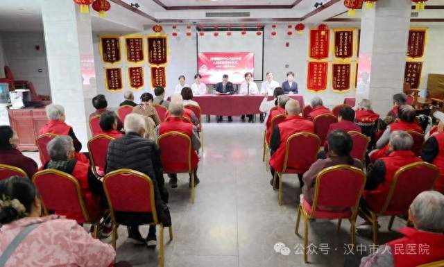 “志愿红”守护“夕阳红” 情暖重阳送健康——汉中市人民医院专家志愿者走进汉峰颐养中心开展重阳义诊活动