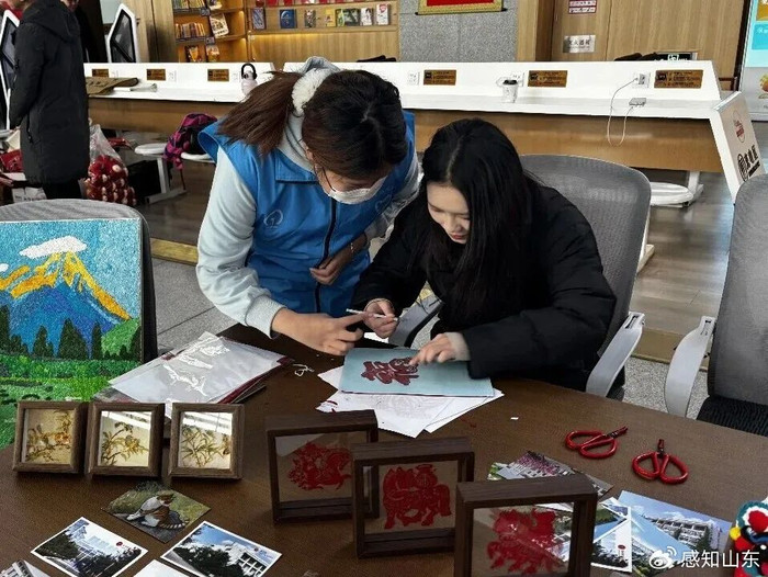 泰安青年志愿者暖心守护春运：暖冬行动温暖归途