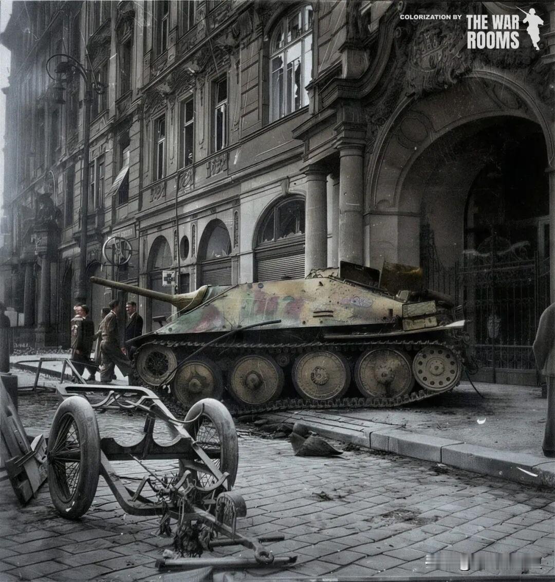 “追猎者”坦克歼击车是二战后期德国为应对装甲部队严重短缺而仓促研制的一款装甲车辆