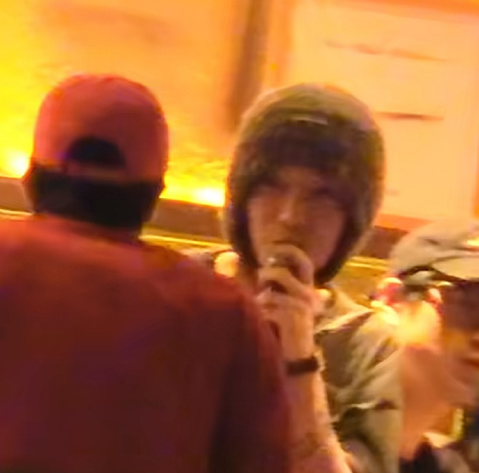 鹿晗久违现身张碧晨的生日会，身材暴瘦脸部浮肿，走路摇晃需保镖搀扶，疑喝多了。他与关晓彤自2025年起