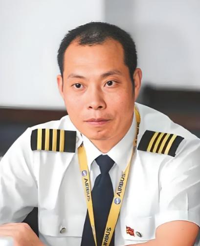 2018年，英雄机长刘传建拯救上百个生命，被川航奖励500万元，然而，她的妻子却