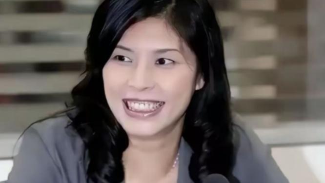 郑丽文太聪明了，主持人提问她去大陆打算先见谁？她回答：说实话，郑丽文跟其他人相比