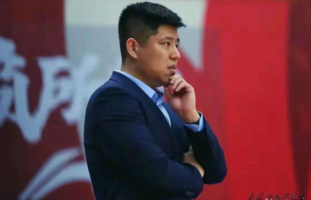别怪布扎斯，潘江丢掉帅印全因四件事新赛季还没有开始，山西男篮就大动
