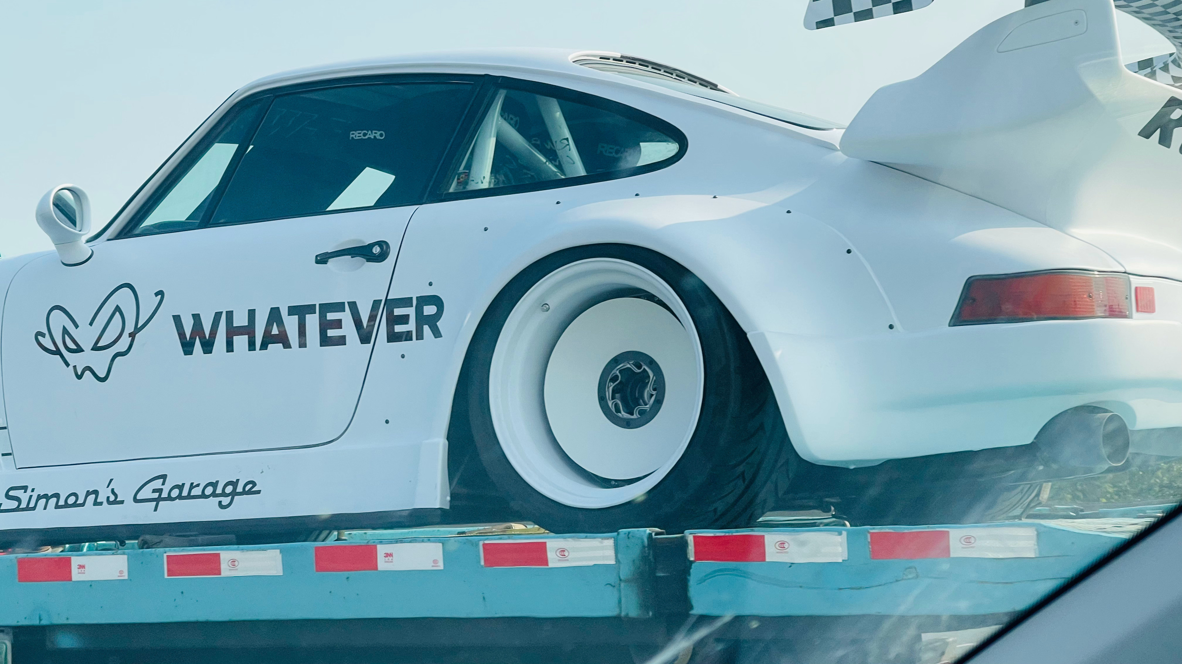 深圳改装车展，把RWB都招来了？不过我一直欣赏不来这个，而且随心所欲的切割手