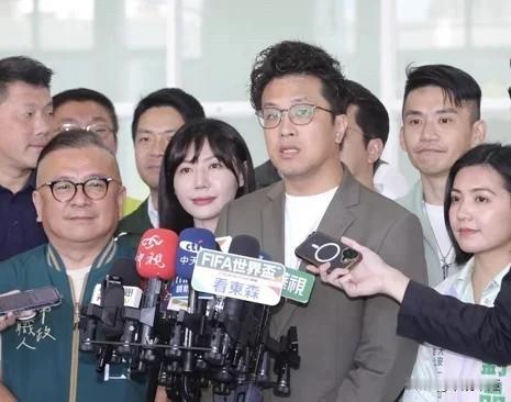 民进党今（24日）首场基层无限谈邀请地方里长、议员举行座谈，台北市长参选人沈伯洋