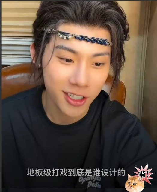 两脆皮互掐竟然还设计过动作🤣好好好更好笑的是后面还有一句，因为这段既有文戏