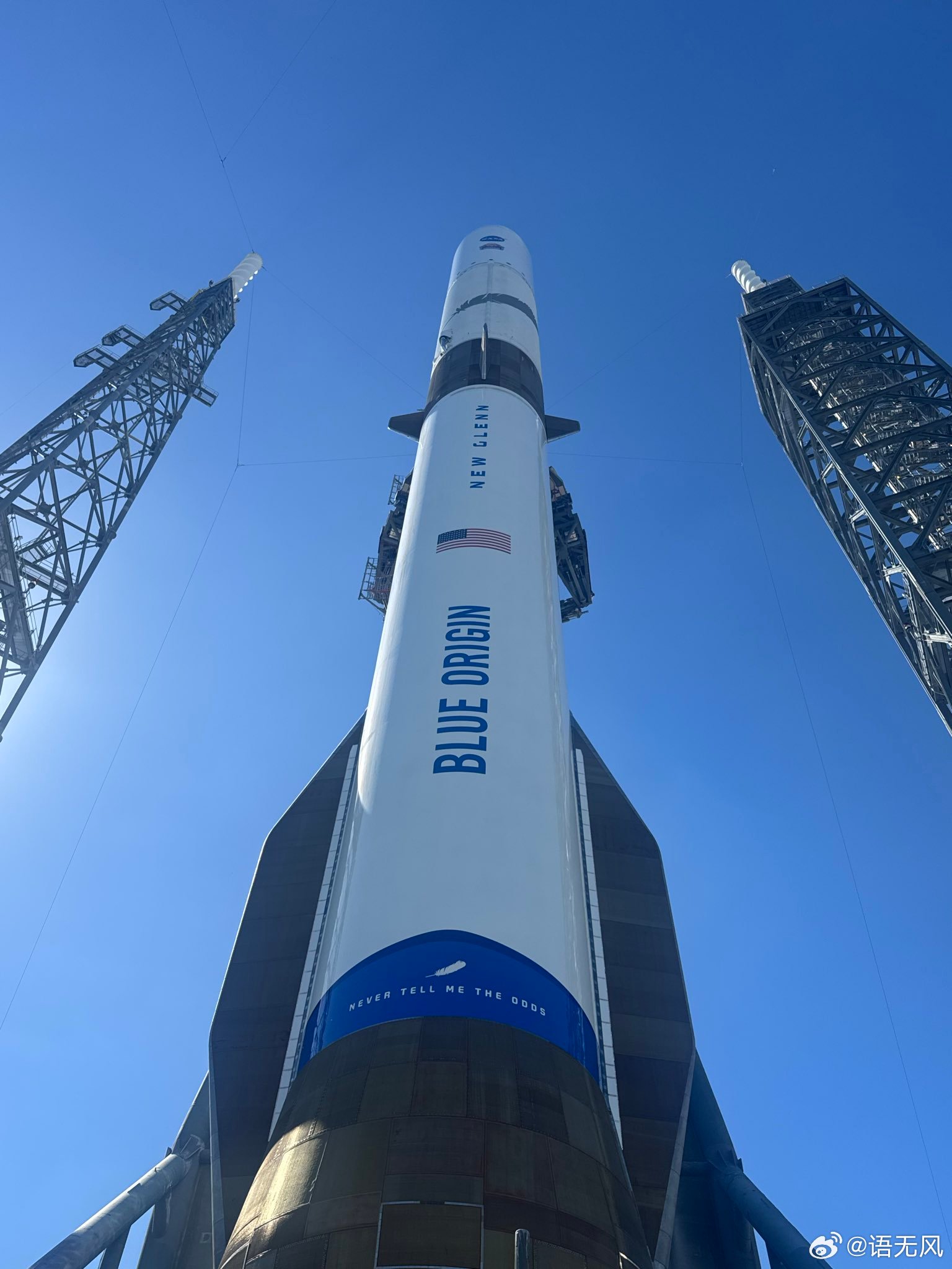 蓝色起源第二发新格伦火箭已经在发射台竖起，目前瞄准发射时间为北京时间11月10日