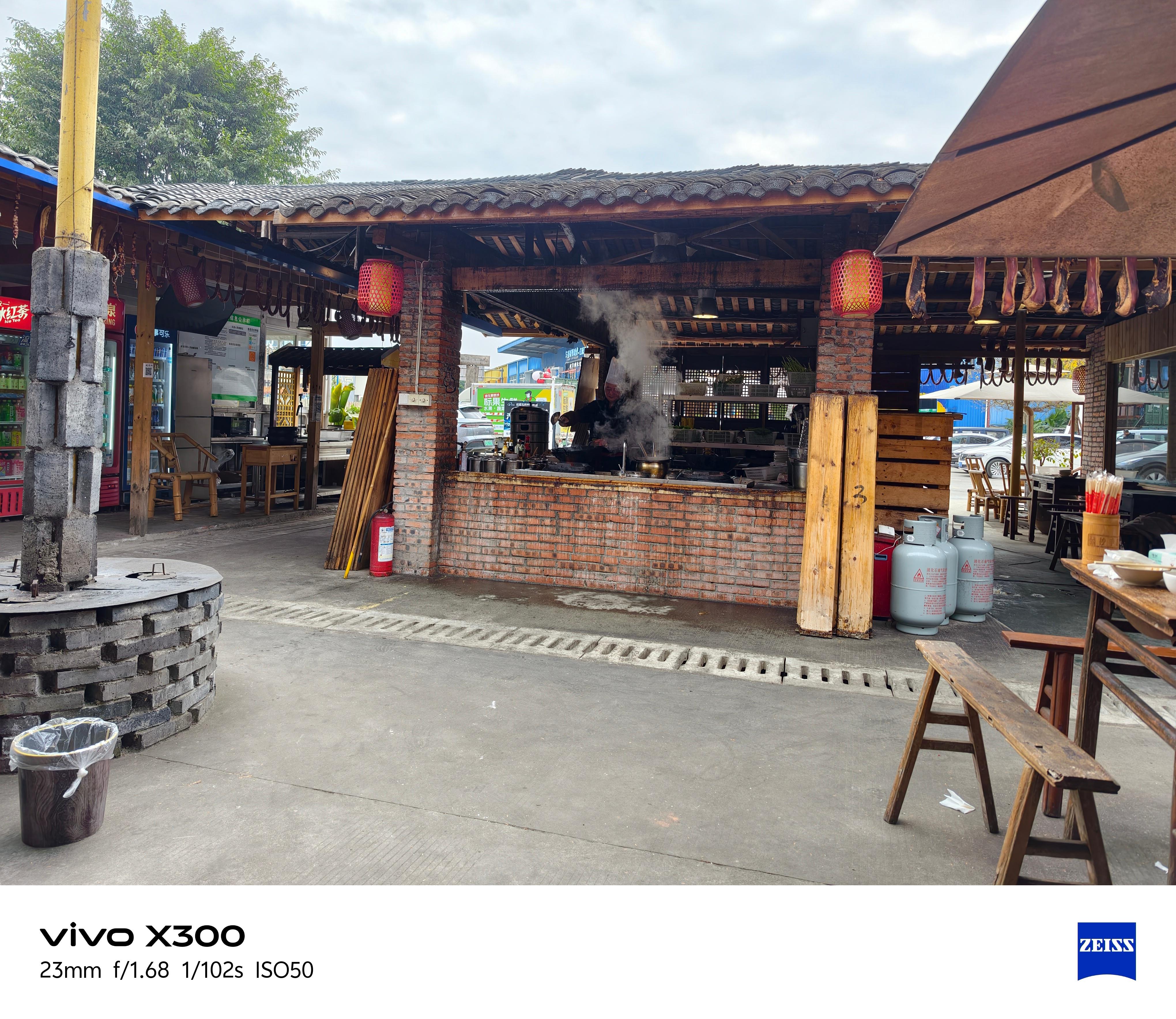 成都居然有这样的开放式厨房，老厨师炒的太好吃了