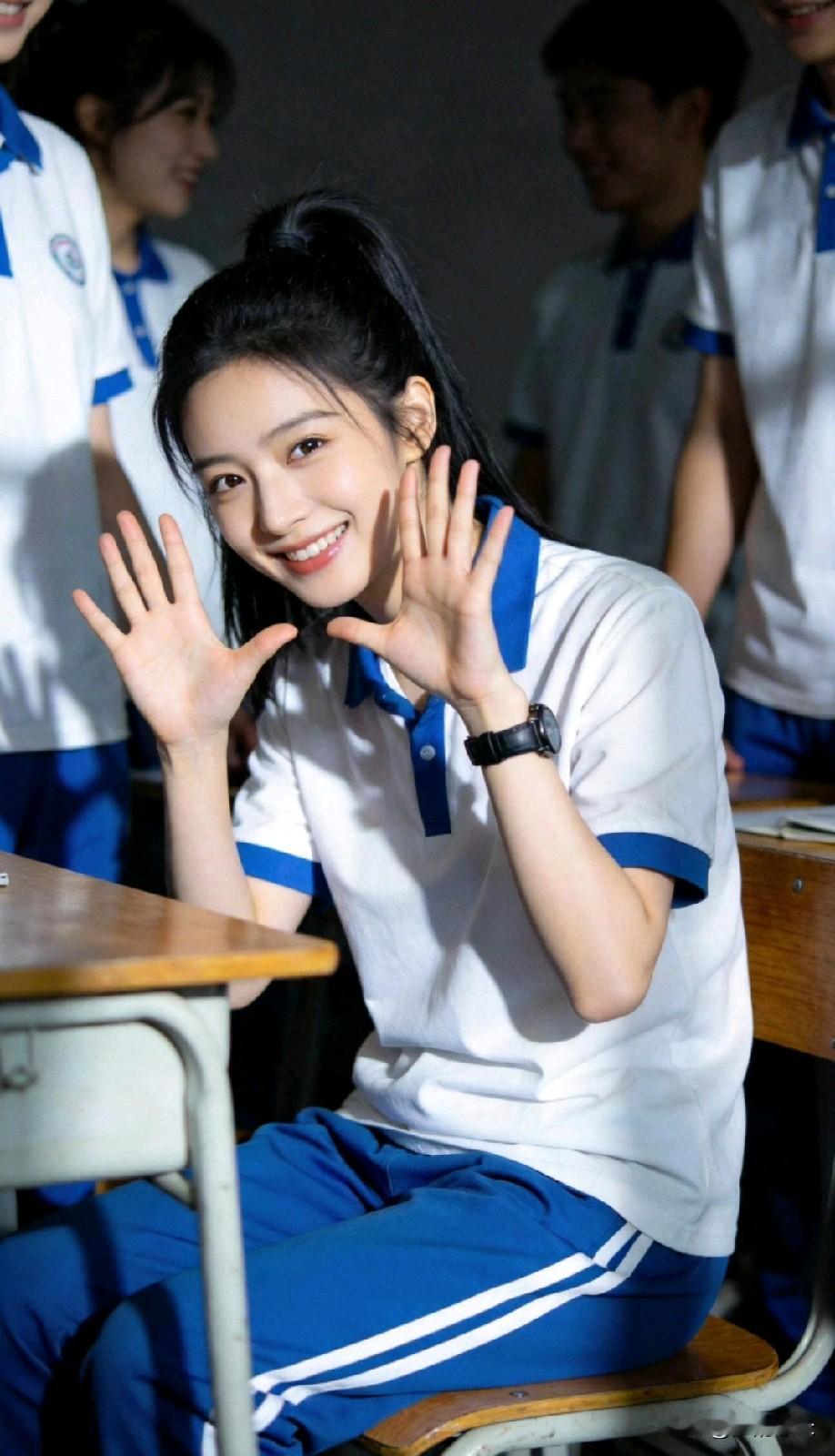 这是我们需要的文科生：“语”出惊人；“数”一数二；“英”姿勃发；“史”册