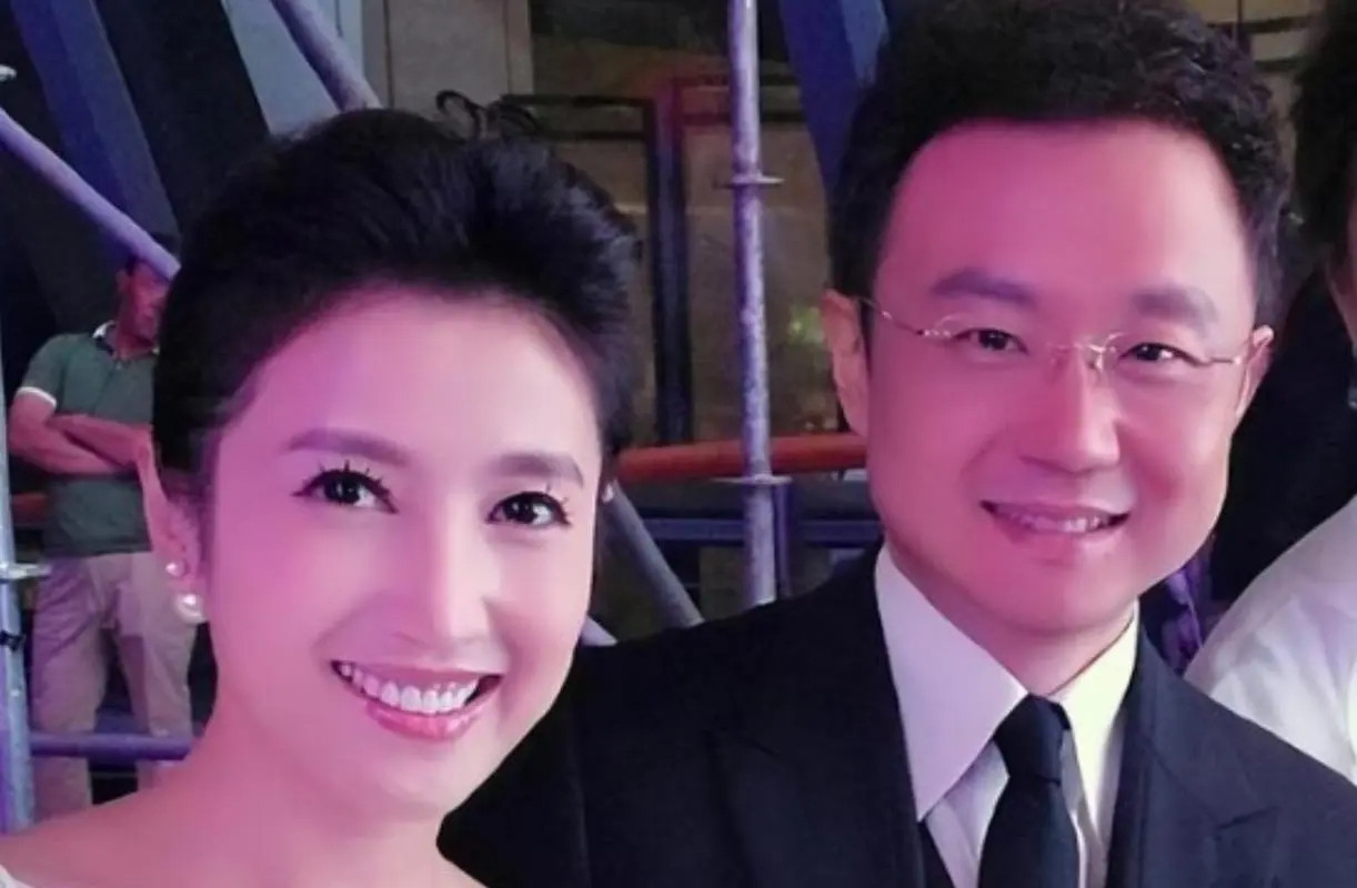 著名主持人刚强等待了十一年，终于得以向春妮求婚，但春妮却说：结婚可以，但我要丁克