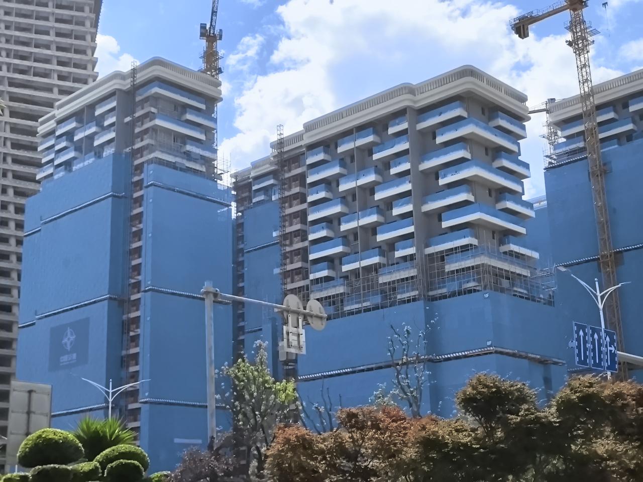 盘龙区北京路延长线上盘龙区政府附近，北部山水新城瀑布公园旁边的这个惠居云岚院项目
