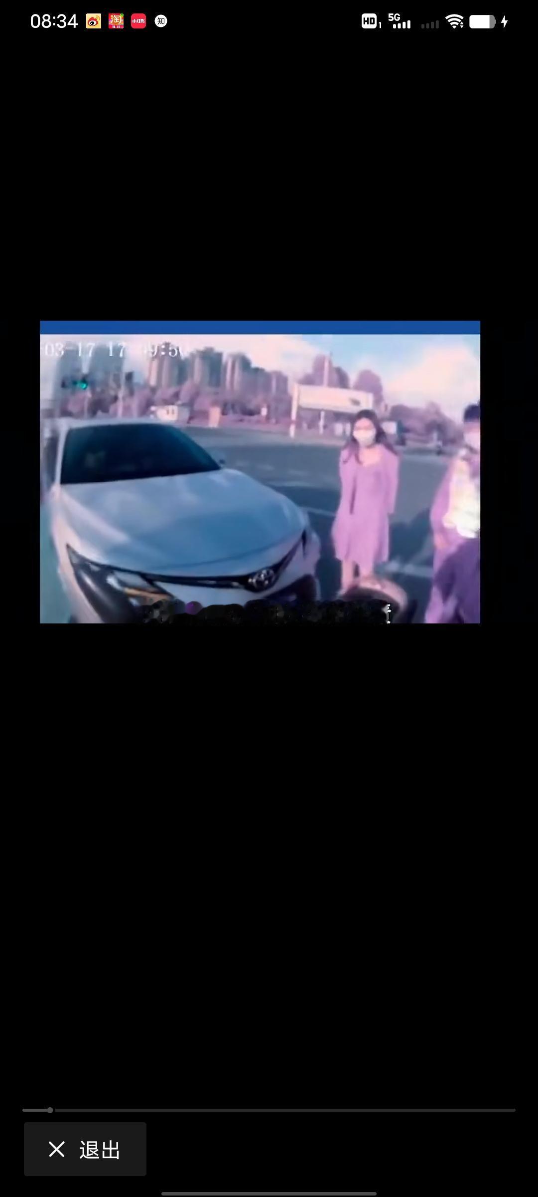 2025年10月15日上午08:25，河南郑州发生一起让人无语的事故。一辆小汽车