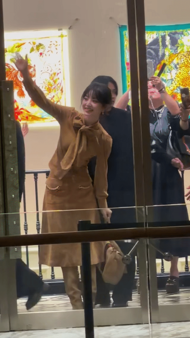 🎀田曦薇这是猫猫敬礼珍藏版吧全网出圈的可爱名场面做成典藏小卡，画面高清细腻，