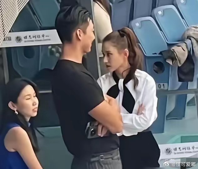 何超莲面无表情的时候，真的有点害怕，果然豪门不是好惹的​​​​