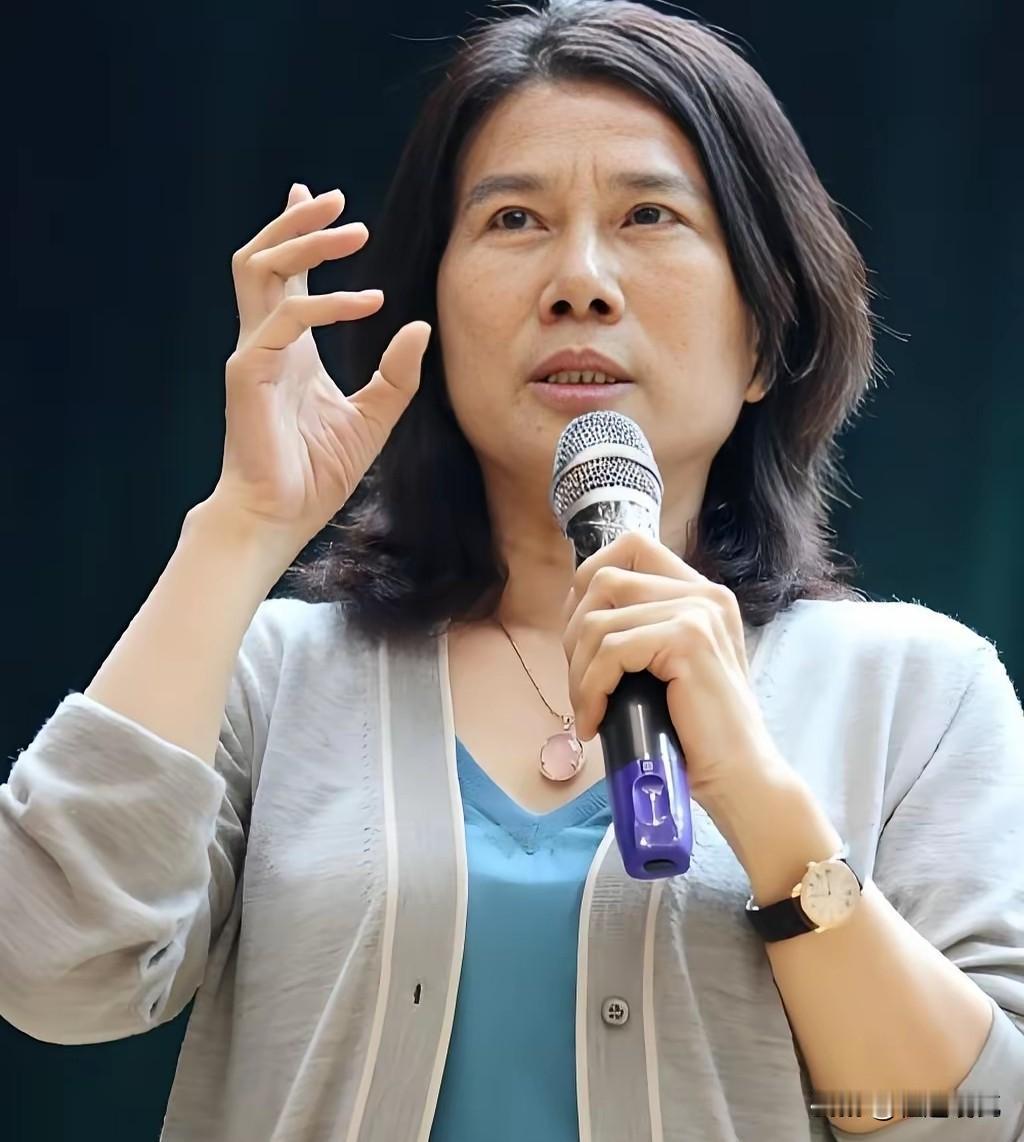 当日本拿精密机床卡我们的时候，大家又想起了董明珠，都佩服她的未雨绸缪！高端五轴
