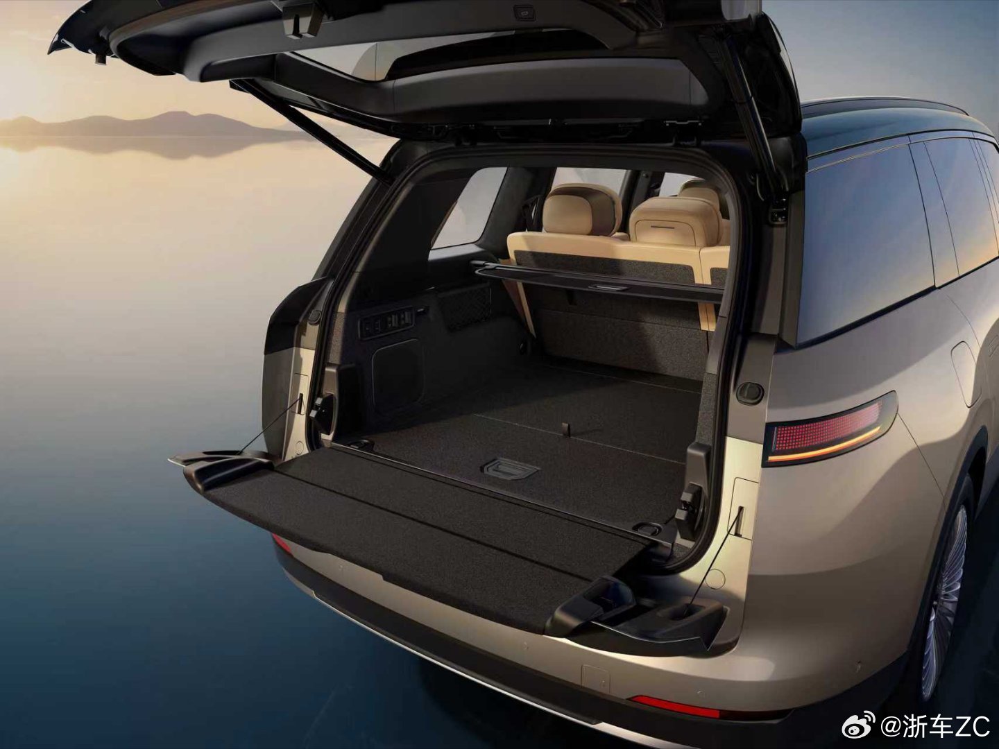 一眼旗舰，尽显尊贵排排阔绰，座座舒适大而豪华，奢享天地全尺寸旗舰大五座SUV，