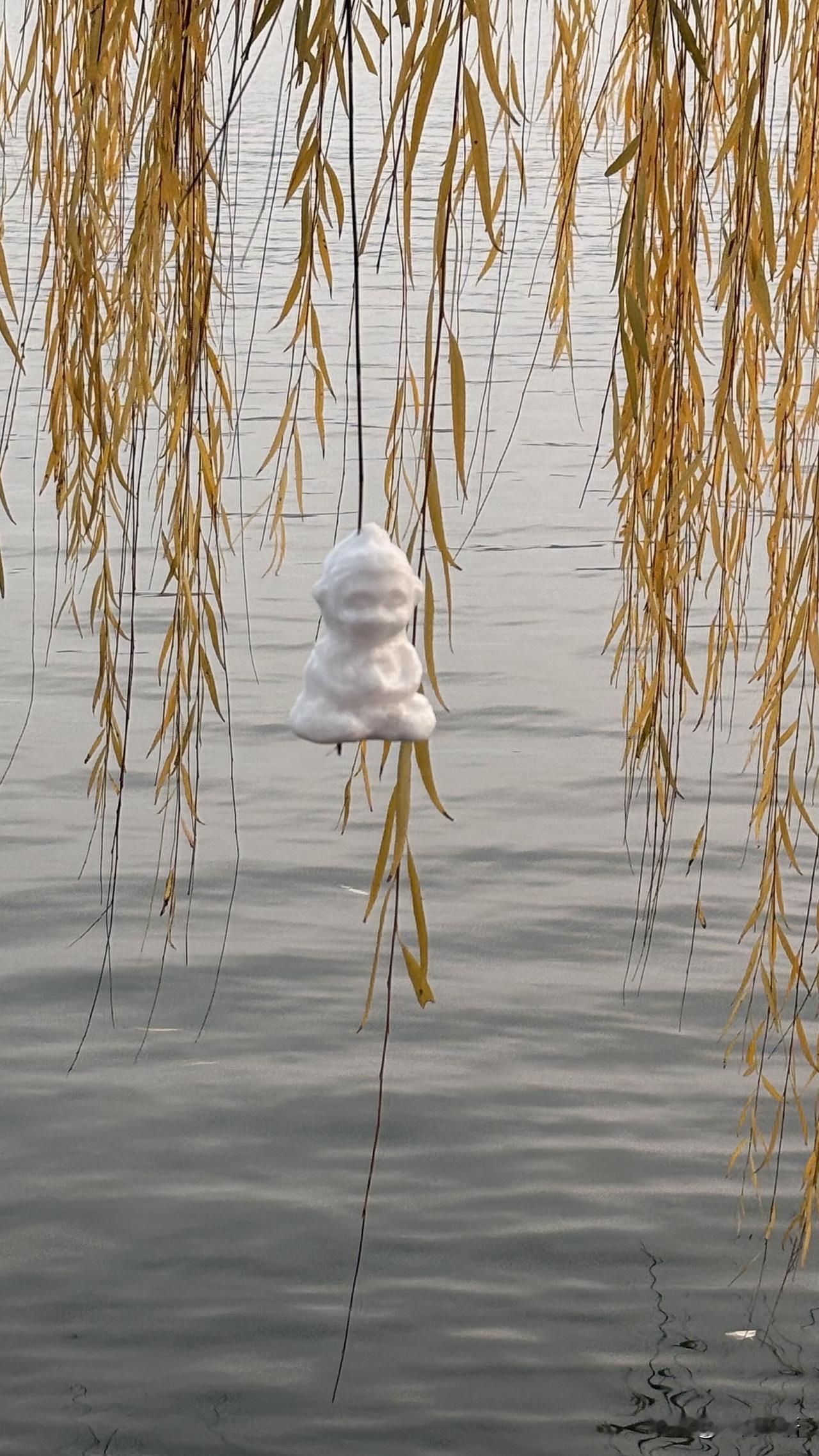 济南一下雪🌨️，大家都变成了孩子！大明湖的雪人，随处可见这里直接变成雪人