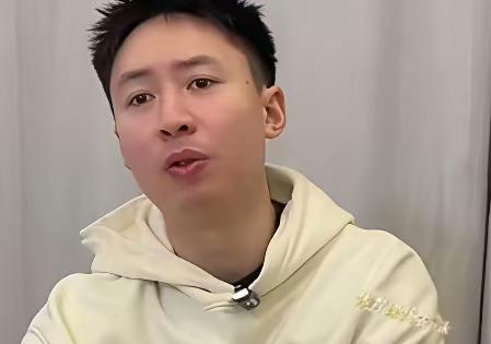 国乒世界冠军方博，这次真的踢到铁板了。直播间里，他全程沉默。那些刺耳的弹幕，