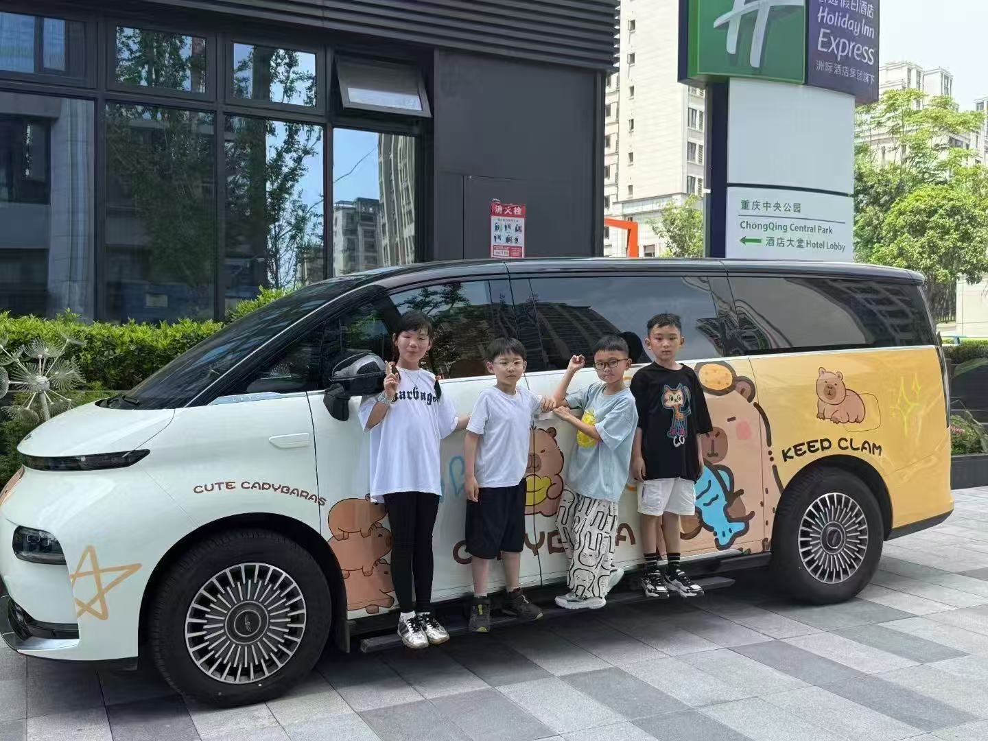 有踏板的MPV，我记得印象里只有大众那台，第二台是这台，有必要么​​​