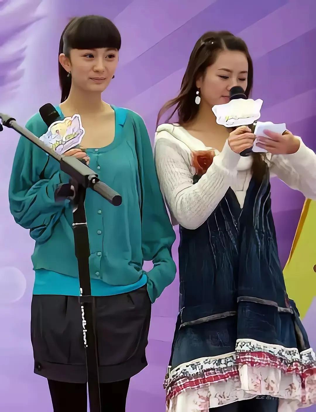 早期的杨幂：双眼皮宽大，脸型…嫩牛五方[汗]，留着笨重的齐刘海，仪态一般，脖子