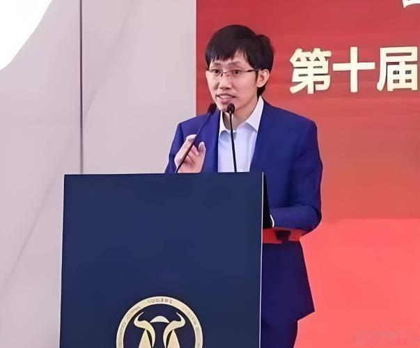 万万没想到，国产AI企业DeepSeek创始人梁文锋，连续三年收到美国方面发来的