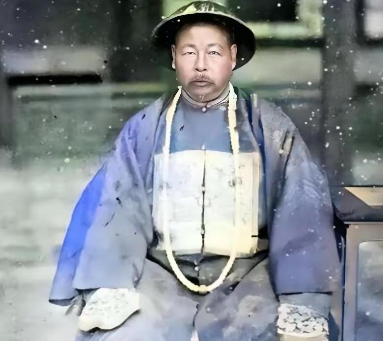 1996年，左宗棠曾孙想回上海，写信给市委，请求分一套低楼层的房，谁料，他时任上