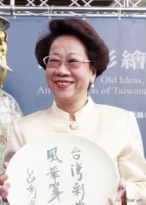 台湾省最聪明的人是吕秀莲，吕秀莲现在公开的说台湾省是中国的固有领土，我们都是炎