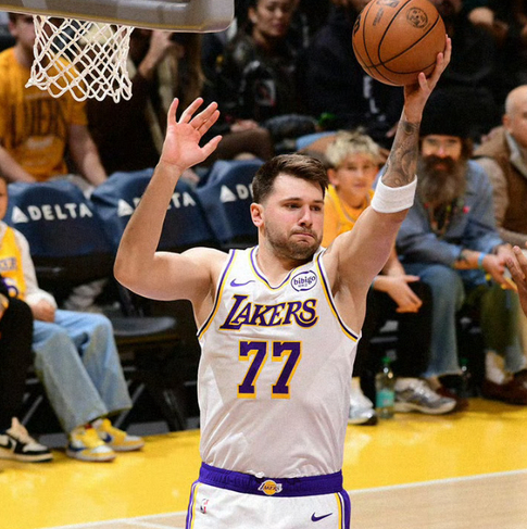 东契奇还真有机会拿MVP，本来感觉这赛季是约基奇亚历山大二人转，但是约基奇伤缺了