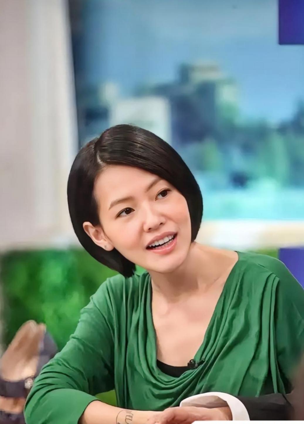 小S现在可是太纠结了！按理说，在姐姐去世之后，自己放话说要调整半年，现在半年之