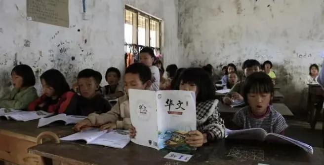 佤邦为什么又自称“小中国”？佤邦在缅甸东北部，紧挨着中国云南，但这里满街说汉语