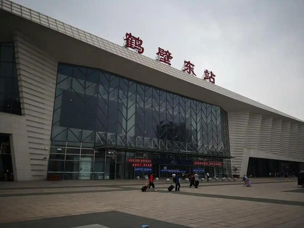 那么小的城市，那么少的人口，鹤壁市凭什么在京广高铁上设置高铁站？鹤壁是河南面积、人口最小的地级市，但