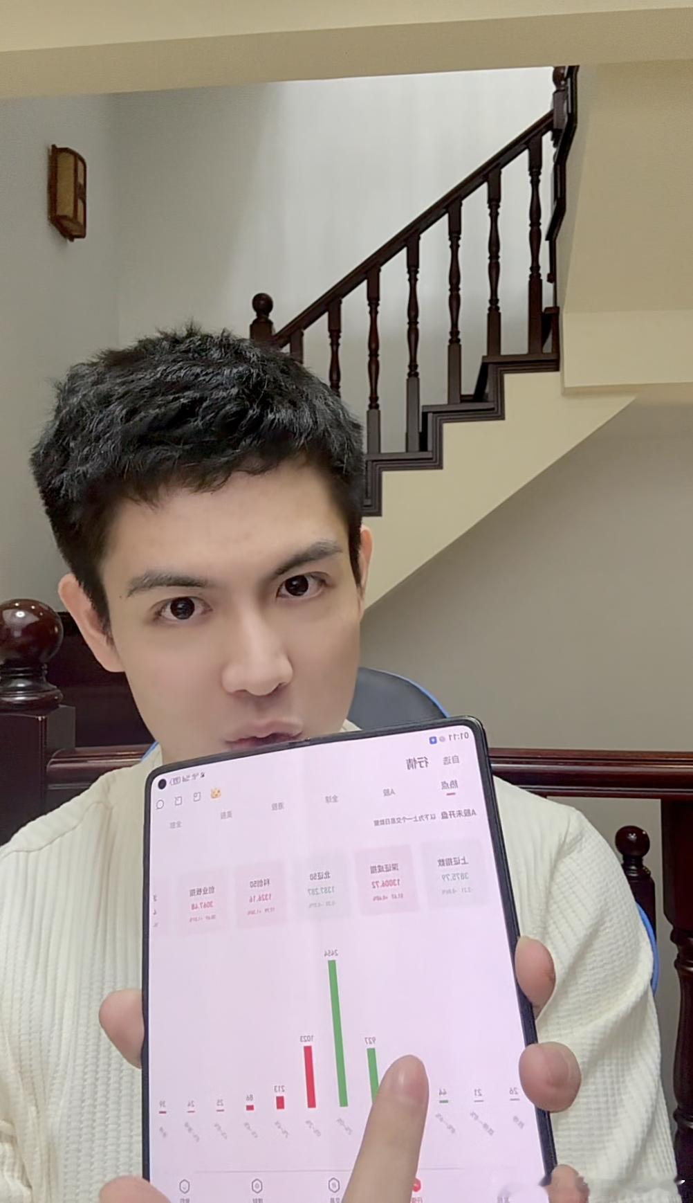 MateX7打开我的财运了年轻人的邪修理财方式华为MateX7一机难求，转手就能