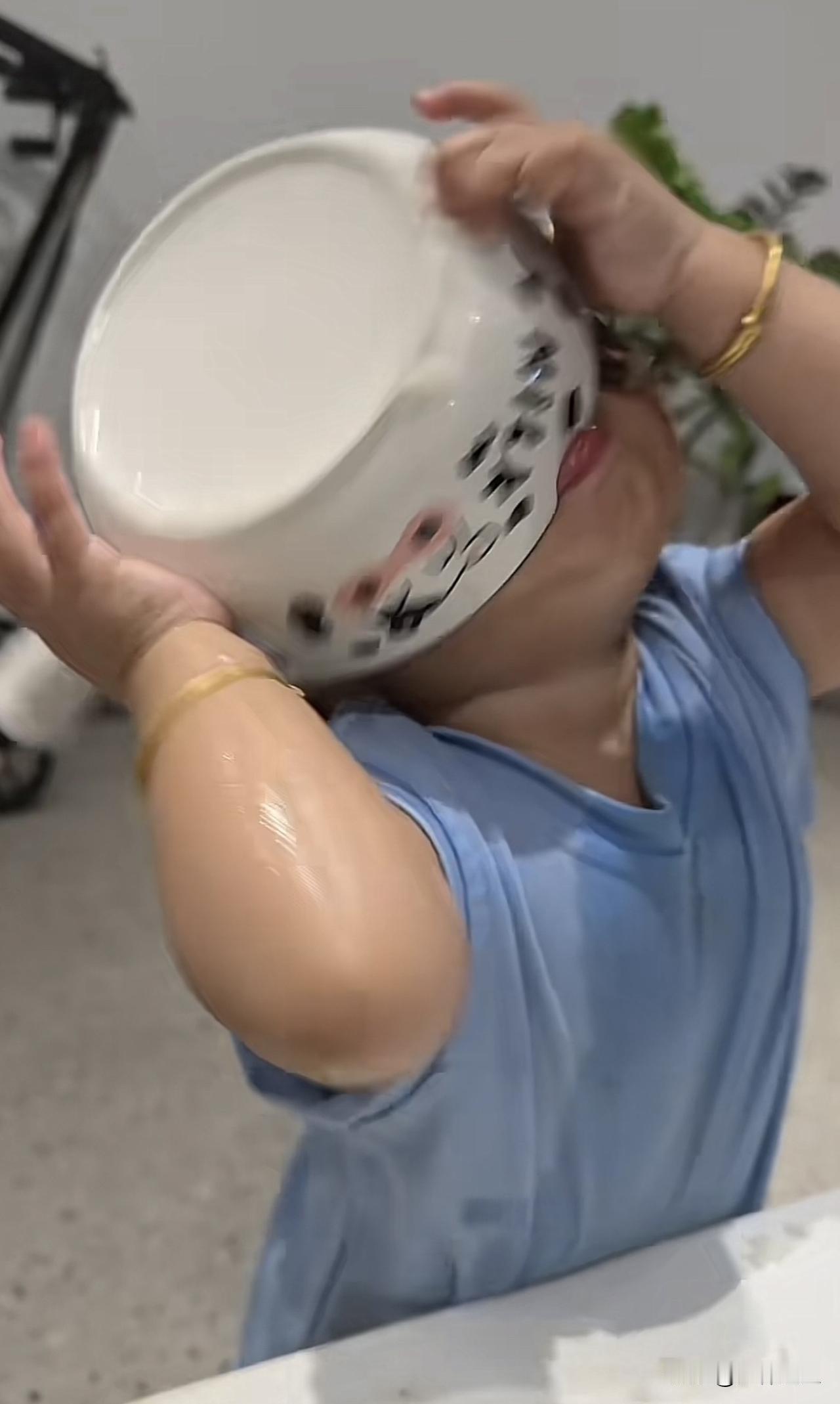 你不能错，我可以错。我错了，你不能指责我。你看：大家遇到这类奇葩思维认知的人