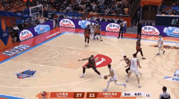 有人说陶汉林对郭艾伦的这球防守犯规了，大家觉得犯规了吗？