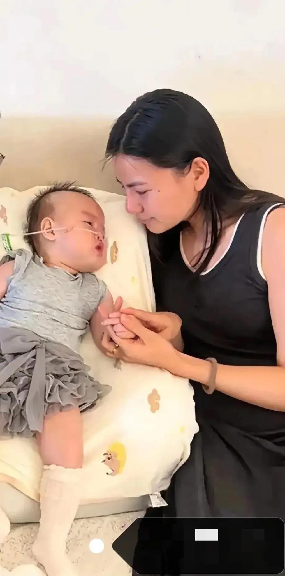 泪目啦！！！！！心痛的无法呼吸接受不了啊！宝宝在离世前几分钟，用小眼目不转睛