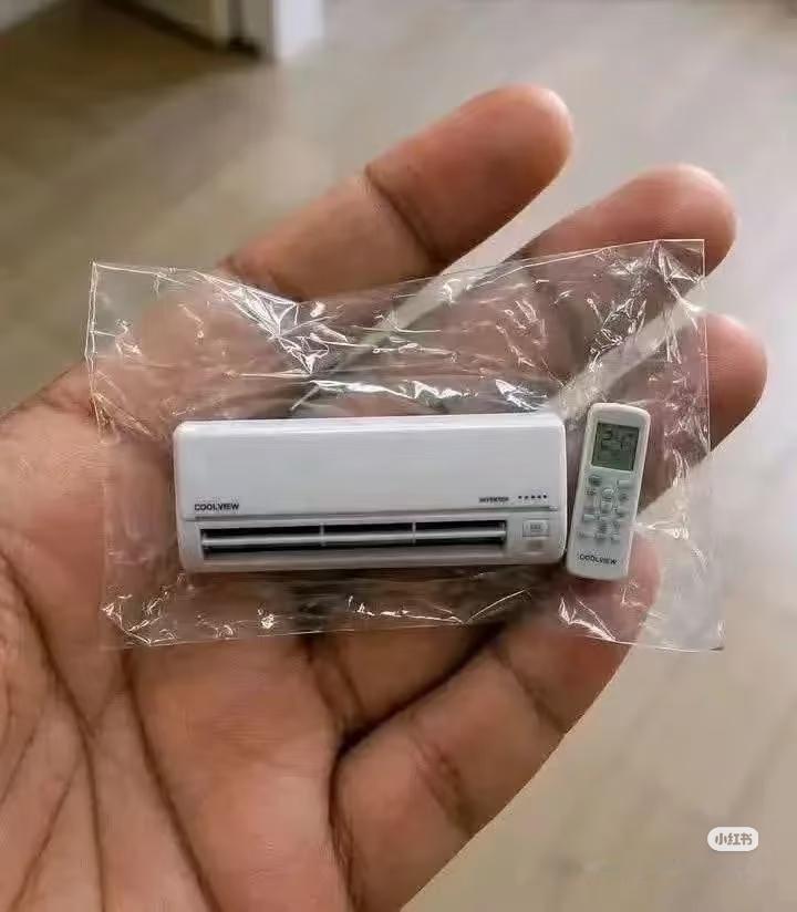 怎么会有这么小的空调啊[捂脸哭]