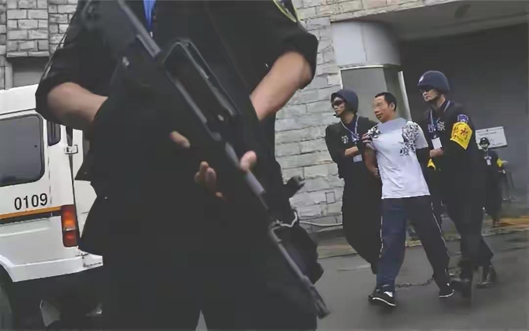 死刑执行前可以谎称肚子痛，想排泄粪便，籍此拖延时间吗？以前做过武警，那个时候