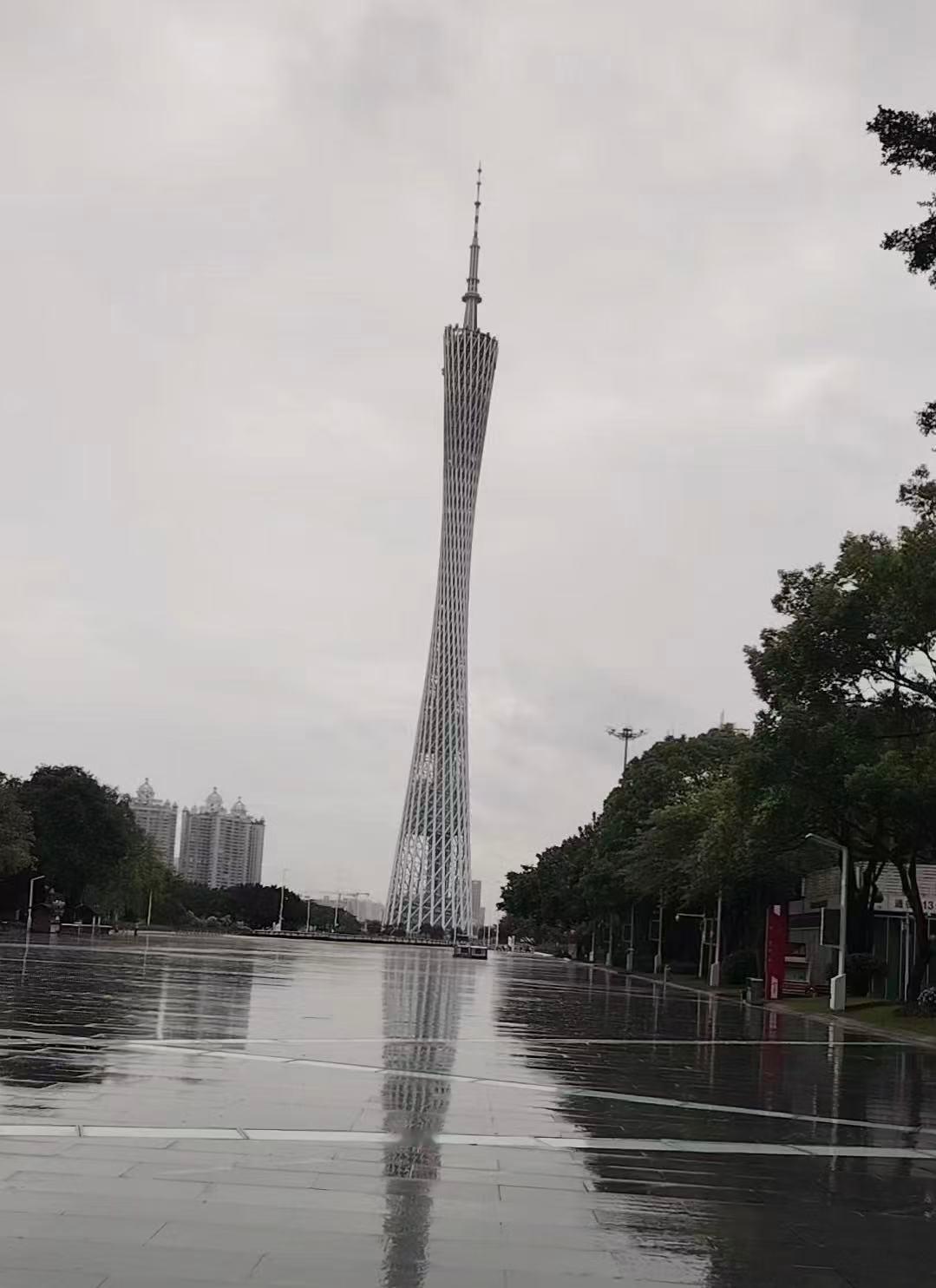 广东人被雷雨暴击了下周广东南部还可能迎来新一轮降水，大家可以提前做好心理准备，养