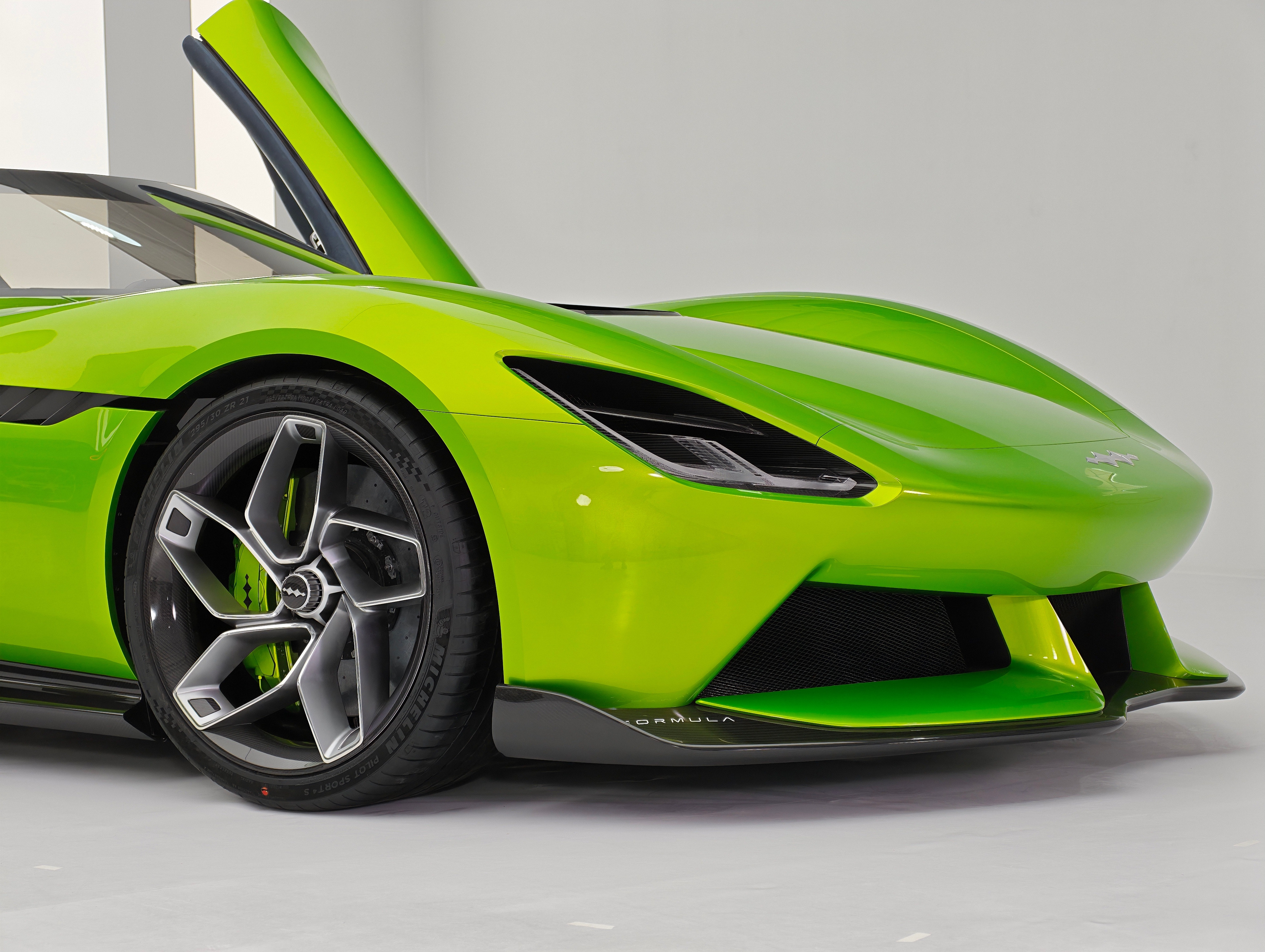 当“豹力美学”撞上纯电超跑的终极形态，方程豹FORMULAX概念超跑来了！距离