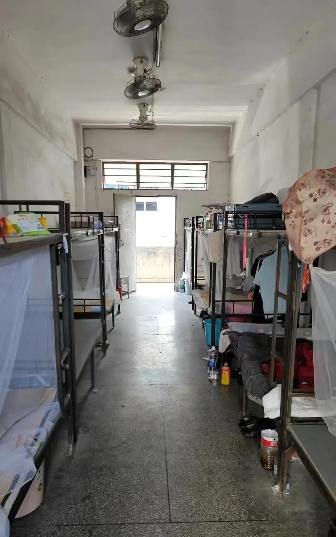 在广东好多打工人为什么找工作不喜欢住厂里宿舍，就是花大价钱外面租房都不住免费的员