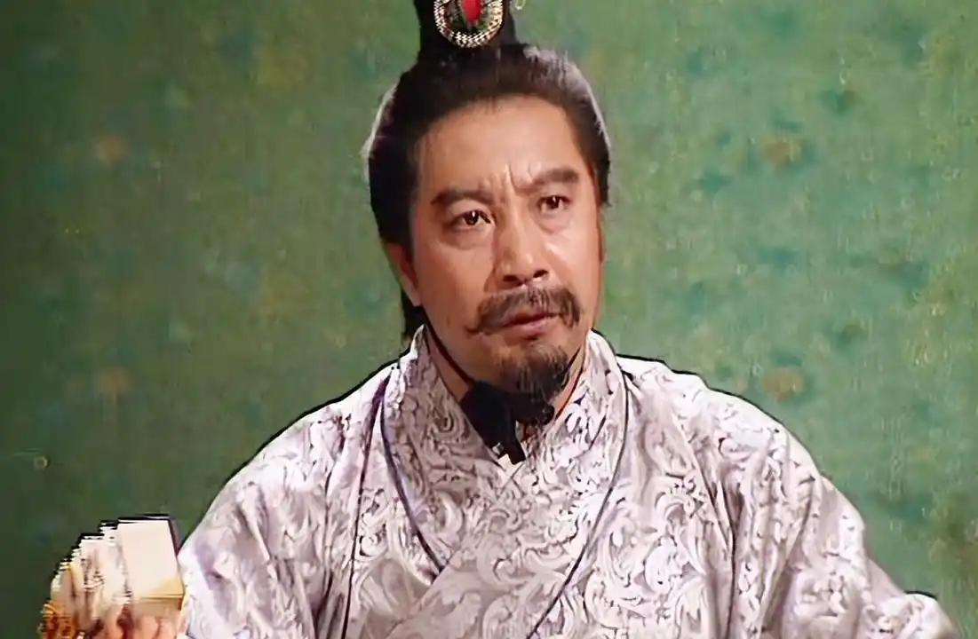 熟悉三国的人都知道，刘备当年好不容易从陶谦手里接下徐州，还没坐稳位子，袁术就带着