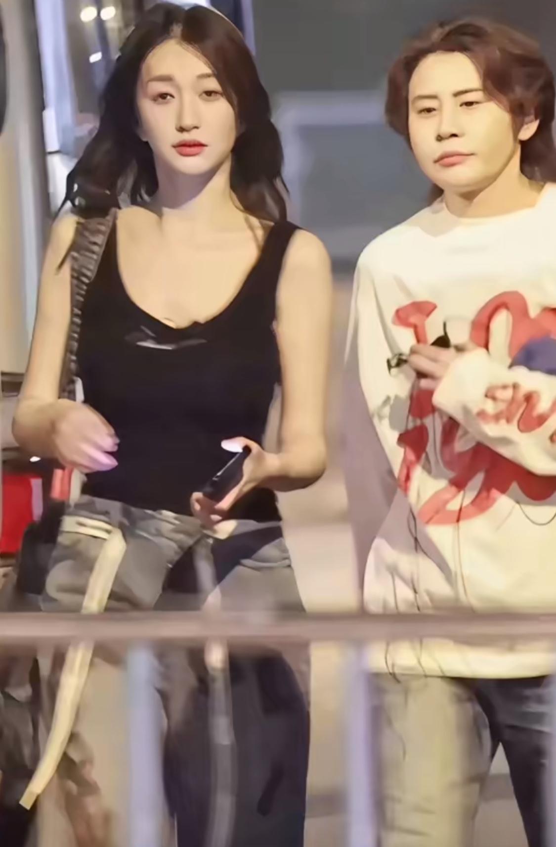 全世界都在陪李小冉胡闹是吗，连王濛都宠溺地说第一就应该是她的。她一个人这几天能干